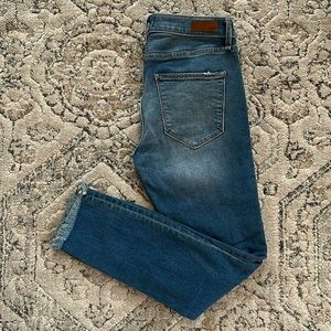 Abercrombie & Fitch Mid Rise Super Skinny Ankle